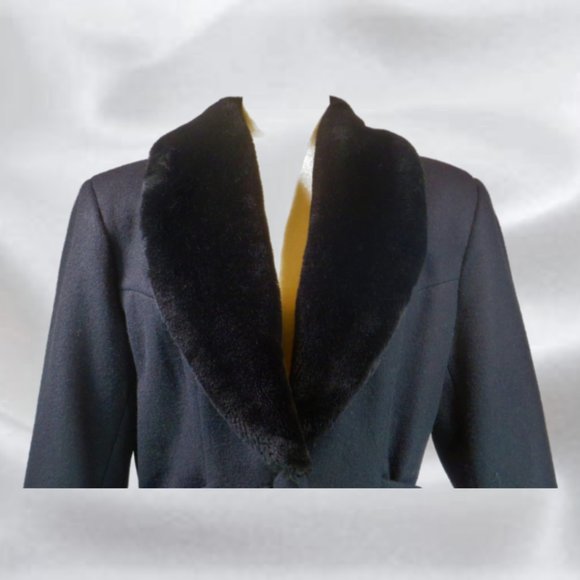 Le Chateau Wool Coat in Size Medium - Picture 2 of 7